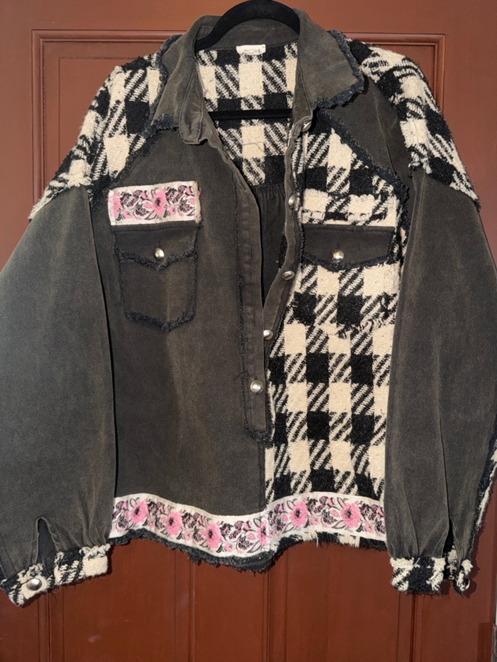 NWOT! POL Black & Cream Plaid Mixed-Media Utility Jacket with Pink Floral Trim. - Picture 2 of 6